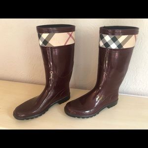 Burberry rainboot size 40. Never worn
